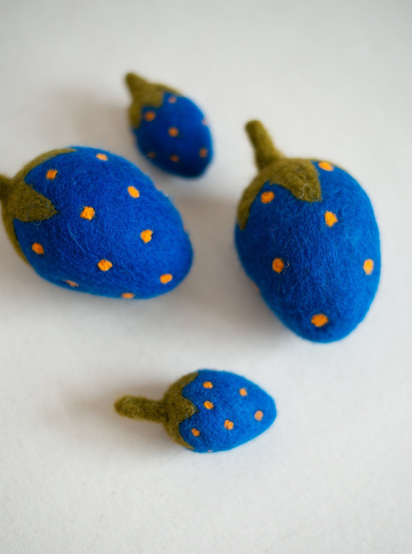 BLUE STRAWBERRY WOOL DOG TOY - Biscuit & Bell