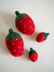 RED STRAWBERRY WOOL CAT TOY SET