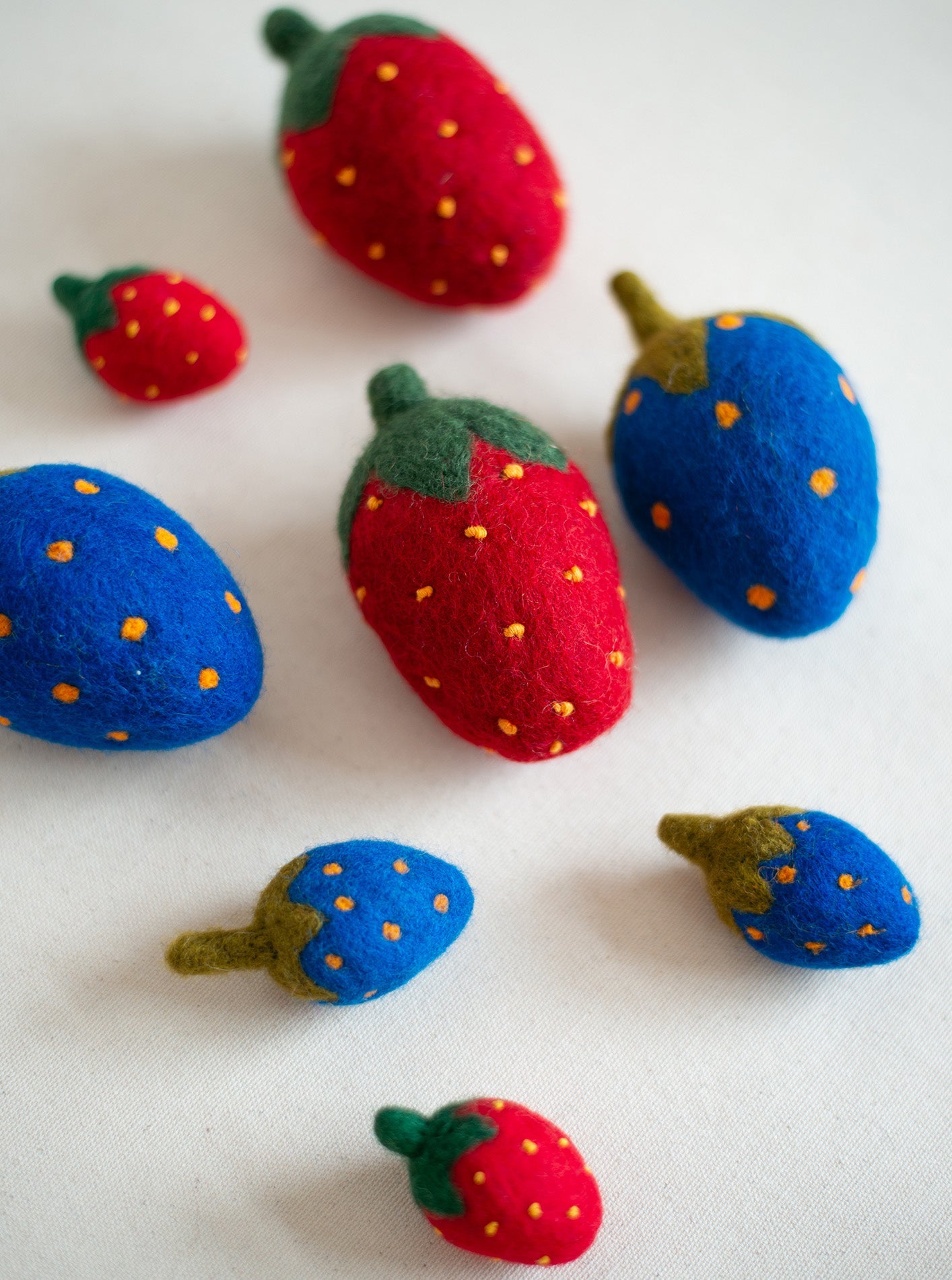 BLUE STRAWBERRY WOOL DOG TOY - Biscuit & Bell